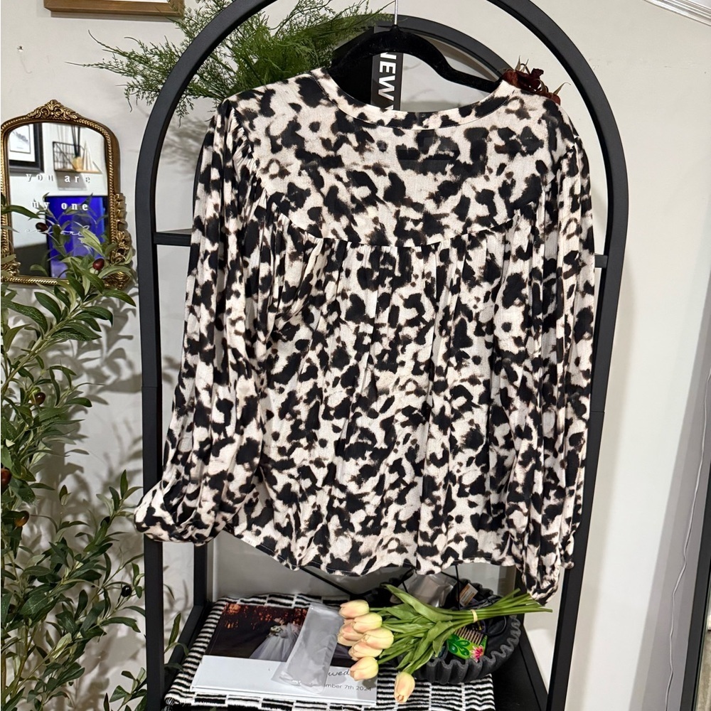 Rails Blurred Cheetah Print Blouse XS | Flowy Animal Print Top - Picture 10 of 10